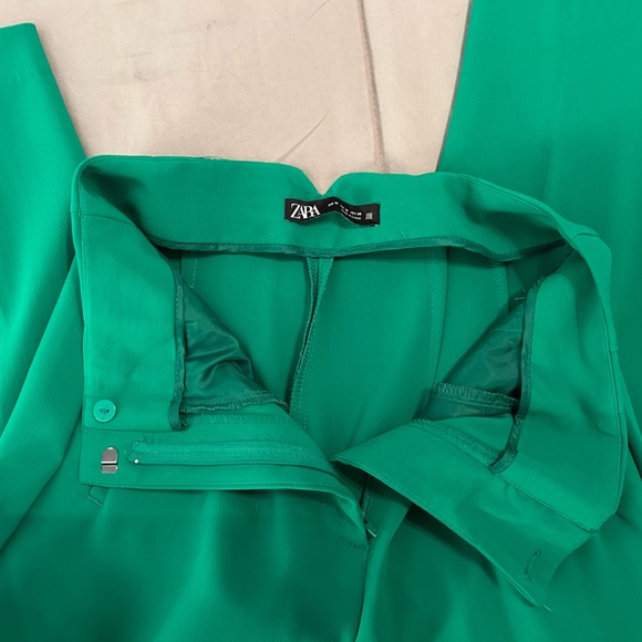 Zara Green Ankle Cropped Pants - Picture 3 of 4